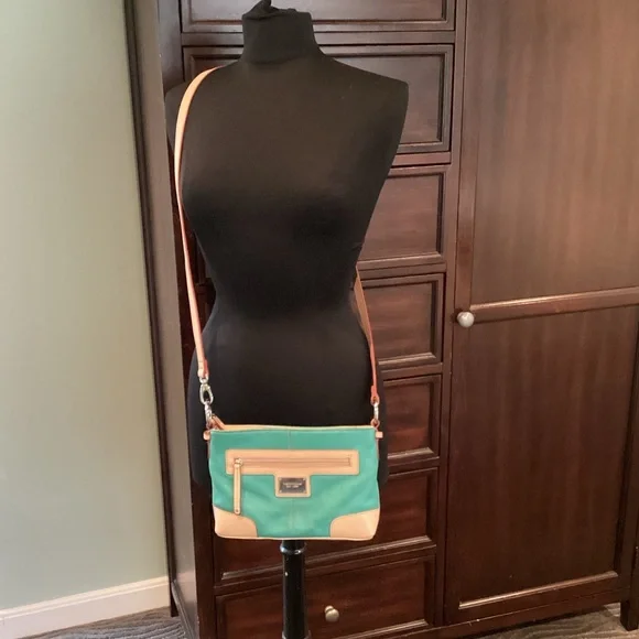 Tignanello Crossbody leather bag with card slots and zippered compartments. - Picture 2 of 14